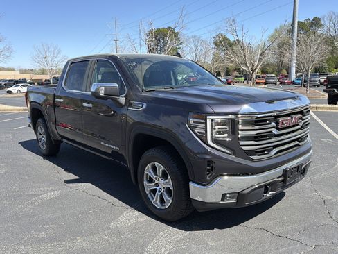 Used 2025 GMC Sierra 1500 SLT image 3