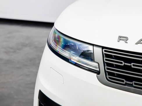 Used 2024 Land Rover Range Rover Sport Dynamic SE image 3