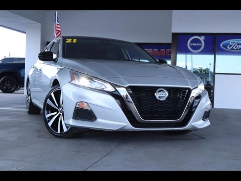 Used 2021 Nissan Altima 2.5 SR image 1