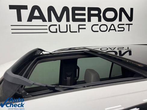 Used 2022 Chevrolet Tahoe Z71 w/ Luxury Package image 17