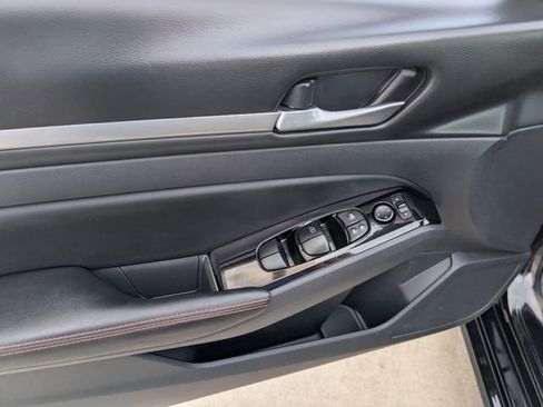 Used 2024 Nissan Altima 2.5 SR image 8