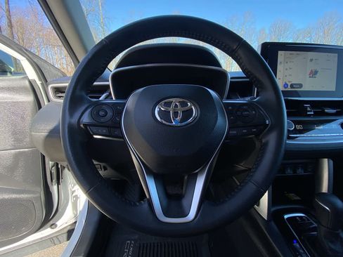 Used 2023 Toyota Corolla Cross XLE w/ Convenience Package image 29