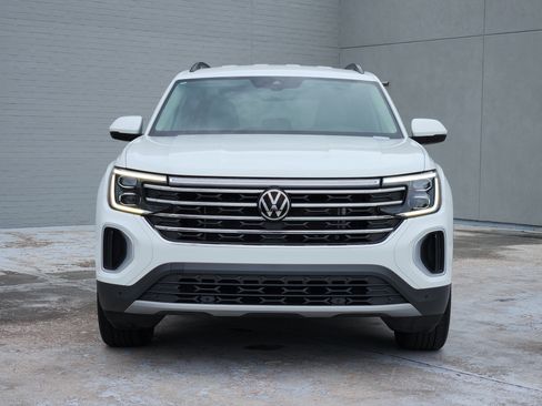 Used 2024 Volkswagen Atlas SE w/ Black Wheel Package FWD image 4