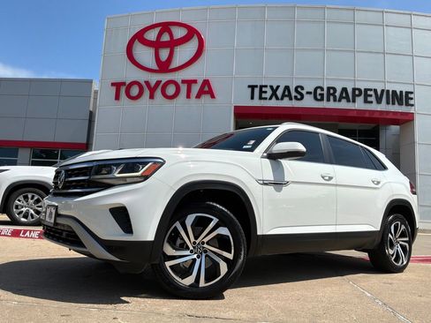 Used 2022 Volkswagen Atlas Cross Sport SE FWD image 2