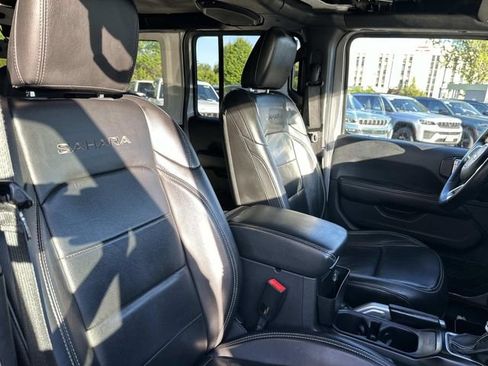 Used 2018 Jeep Wrangler Unlimited Sahara AWD/4WD image 11