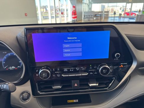 Used 2023 Toyota Highlander Limited image 31