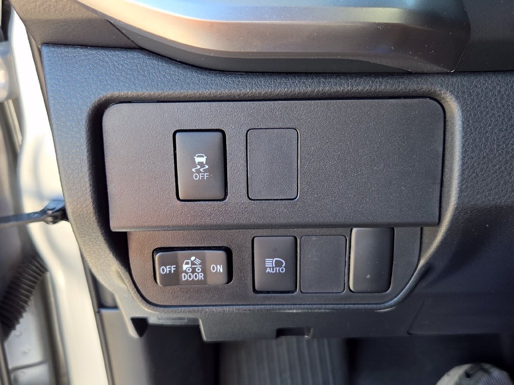 Used 2023 Toyota Tacoma SR5 w/ Technology Package AWD/4WD image 28