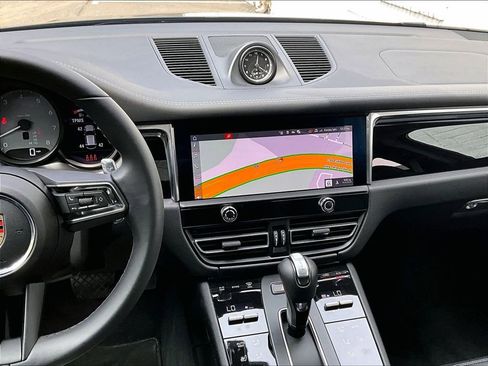 Certified 2025 Porsche Macan S AWD/4WD image 10
