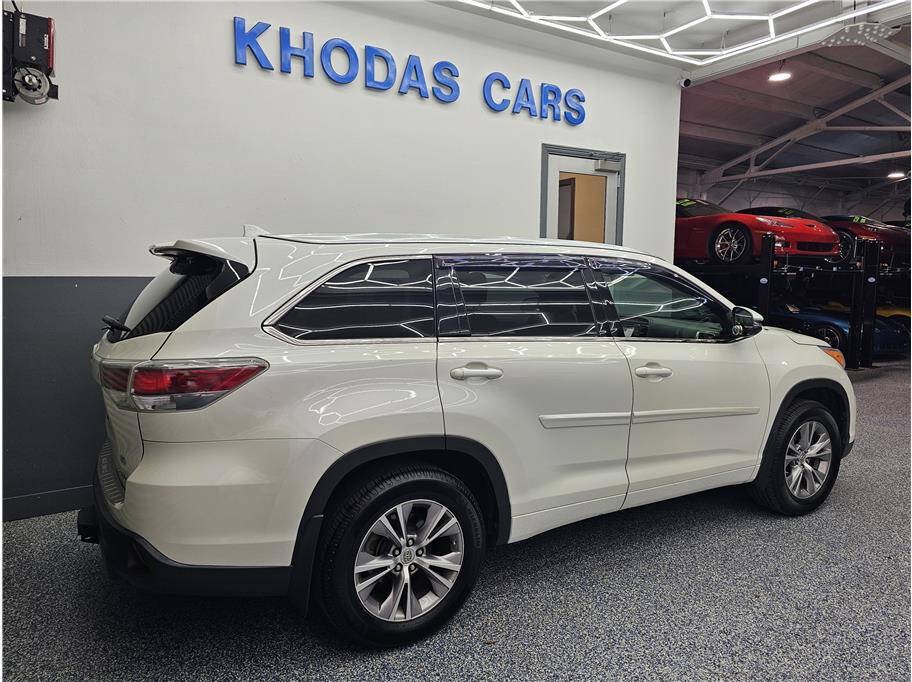 Used 2014 Toyota Highlander XLE AWD/4WD image 6