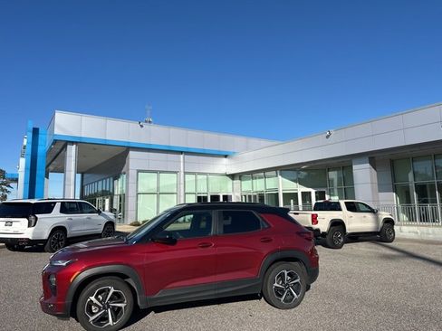 Used 2023 Chevrolet TrailBlazer RS w/ Convenience Package image 2