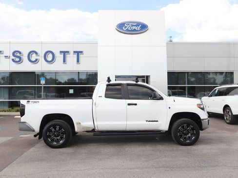 Used 2015 Toyota Tundra SR5 w/ SR5 Upgrade Package image 14