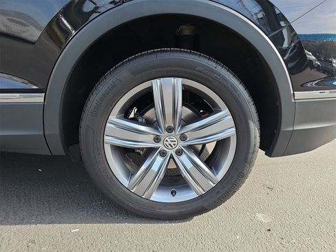 Certified 2020 Volkswagen Tiguan SEL image 38