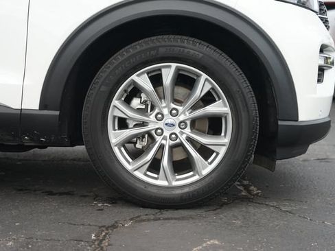 Used 2023 Ford Explorer XLT w/ Equipment Group 202A RWD image 4