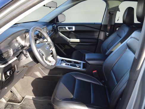Certified 2023 Ford Explorer XLT w/ Equipment Group 202A image 9