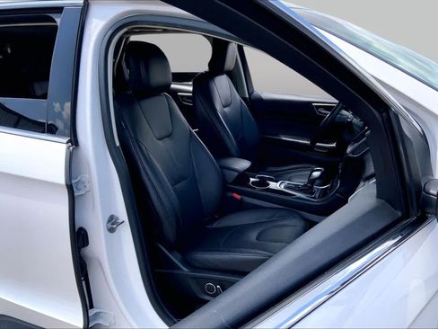 Used 2016 Ford Edge Titanium w/ Equipment Group 301A FWD image 9