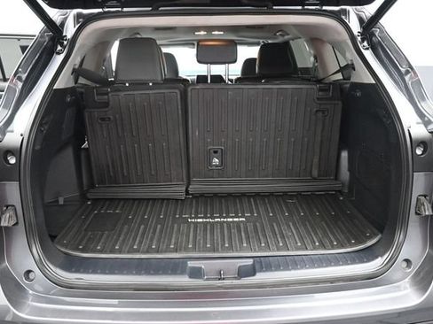Used 2023 Toyota Highlander XLE AWD/4WD image 21