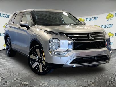 Used 2025 Mitsubishi Outlander SE