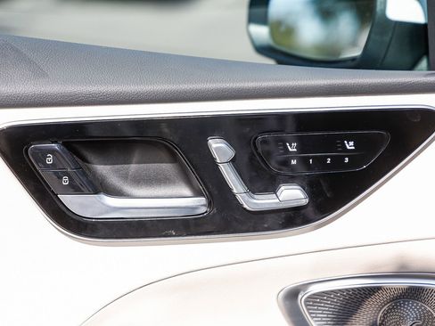 New 2025 Mercedes-Benz C 300 4MATIC Sedan image 22