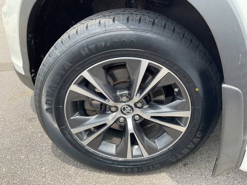 Used 2016 Toyota Highlander XLE AWD/4WD image 55