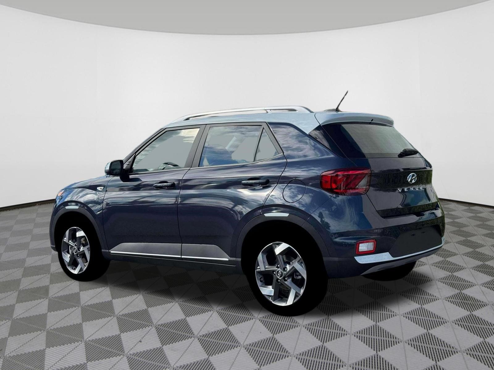 New 2026 Hyundai Venue SEL FWD image 4
