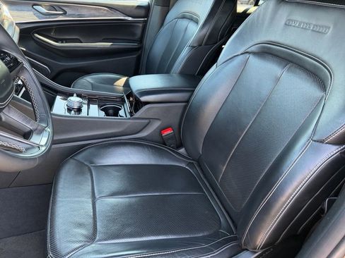 Used 2023 Jeep Grand Cherokee Overland image 10