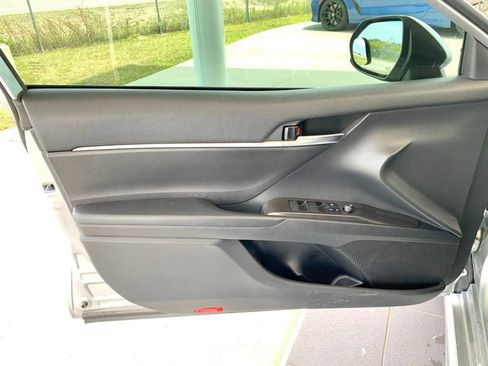 Used 2021 Toyota Camry SE image 10