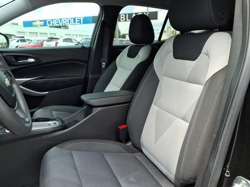 Used 2025 Chevrolet Trax LS w/ LS Convenience Package FWD image 18