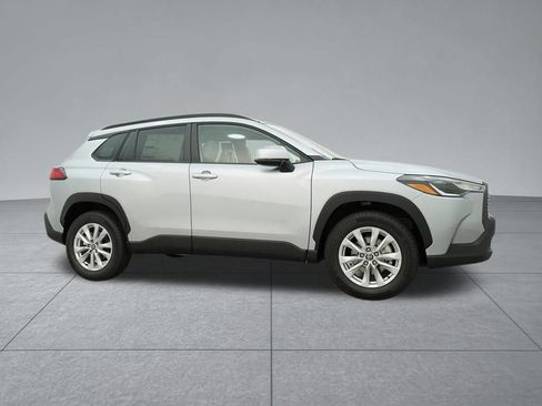 Used 2022 Toyota Corolla Cross LE w/ Moonroof Package FWD image 31