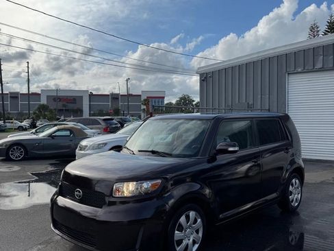 Used 2009 Scion xB FWD image 2