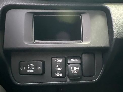Used 2017 Toyota Tacoma TRD Sport AWD/4WD image 21