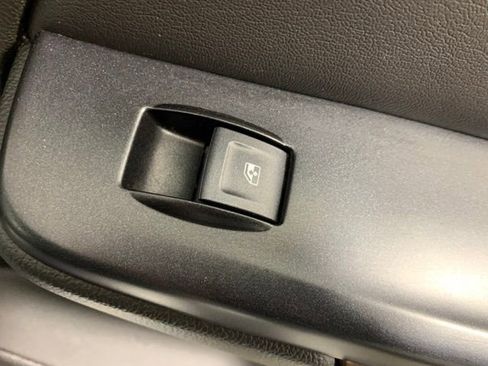 Used 2019 Chevrolet Suburban LT image 34