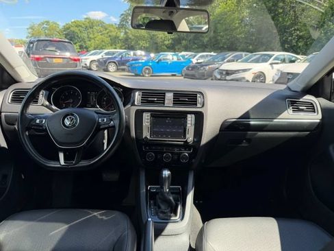 Used 2017 Volkswagen Jetta SEL FWD image 16