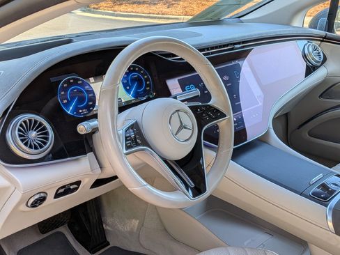 Used 2022 Mercedes-Benz EQS 580 4MATIC Sedan image 11