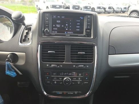 Used 2019 Dodge Grand Caravan GT image 29