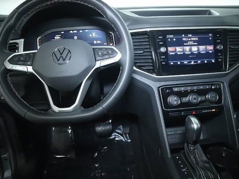 Used 2023 Volkswagen Atlas Cross Sport SE w/ Black Wheel Package image 29