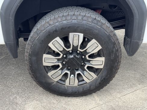 Used 2025 GMC Sierra 2500 Denali AWD/4WD image 9