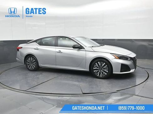 Used 2024 Nissan Altima 2.5 SV image 4