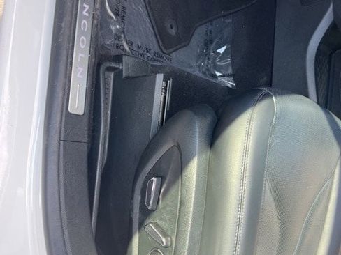 Used 2022 Lincoln Nautilus Reserve image 16