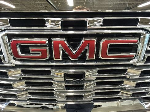 Used 2024 GMC Sierra 2500 Denali w/ Denali Reserve Package AWD/4WD image 10