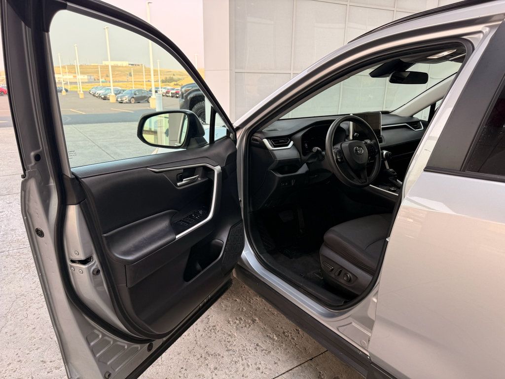Used 2024 Toyota RAV4 XLE AWD/4WD image 13