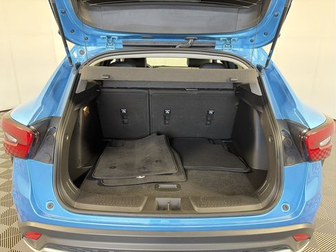Used 2025 Chevrolet Trax LT w/ LT Convenience Package FWD image 14
