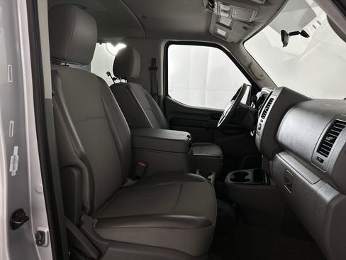 Used 2018 Nissan NV 3500 SV w/ Navigation Package image 31
