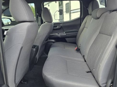 Used 2019 Toyota Tacoma TRD Off-Road AWD/4WD image 14