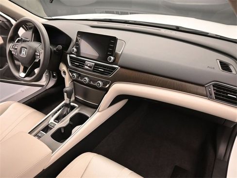 Used 2018 Honda Accord EX image 40