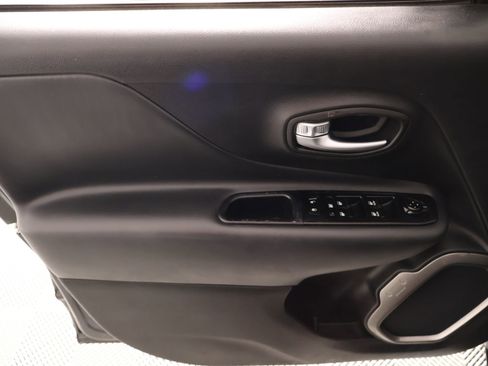 Used 2022 Jeep Renegade Latitude AWD/4WD image 16
