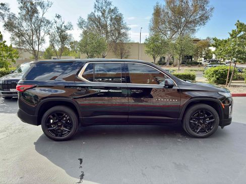 Used 2022 Chevrolet Traverse LS FWD image 7