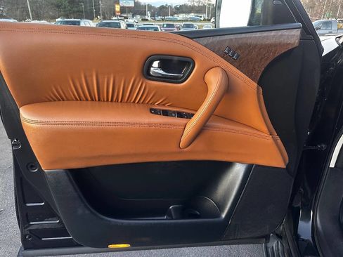 Used 2016 INFINITI QX80 4WD w/ Signature Edition Package image 10