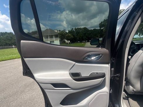 Used 2019 GMC Acadia SLT FWD image 11