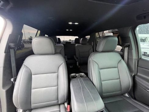 Used 2025 Chevrolet Traverse LT w/ Driver Confidence Package FWD image 32