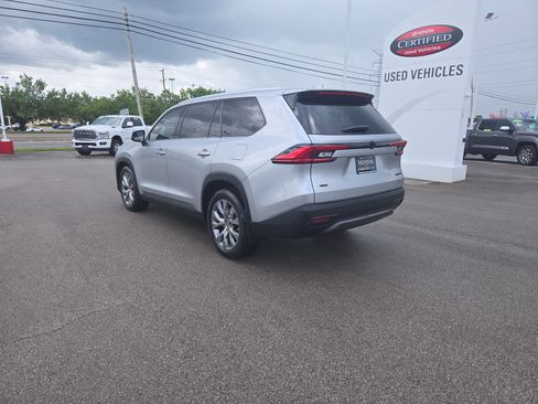 Used 2024 Toyota Grand Highlander Limited image 3